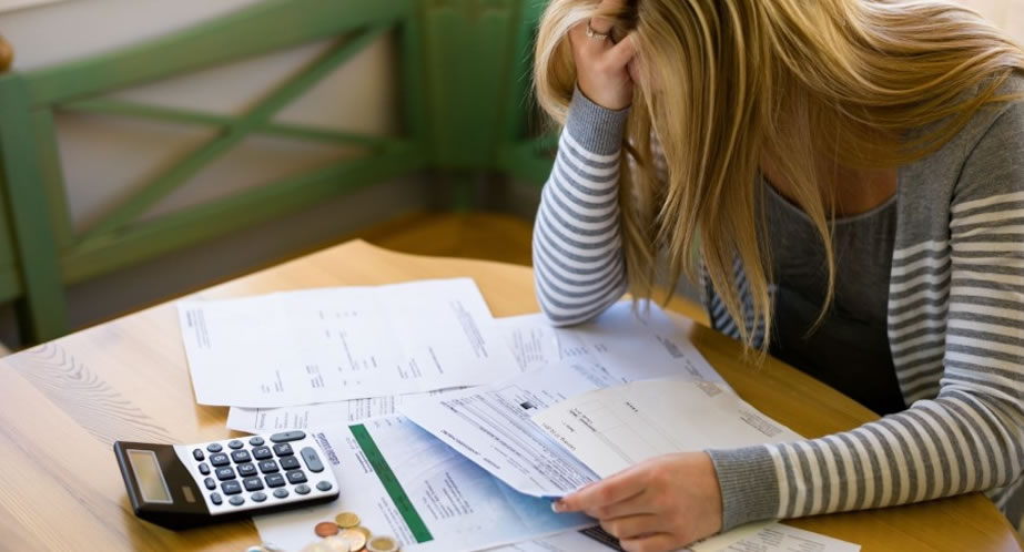Psicologia da inadimplência: por que as pessoas deixam de pagar suas contas?